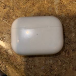 Apple AirPods Pro 2nd generation ( lightning cable )